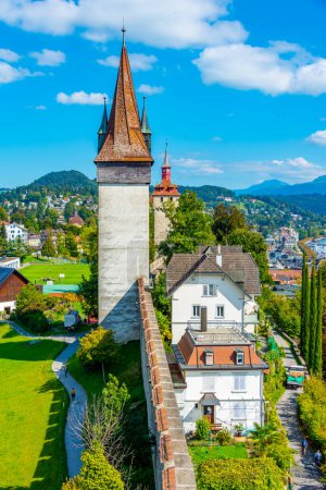 Téléchargez les photos : Fortification dans la ville suisse de Luzern. - en image libre de droit