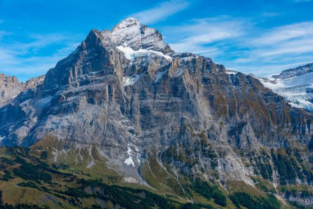 Téléchargez les photos : Vue panoramique de la montagne Wetterhorn en Suisse. - en image libre de droit