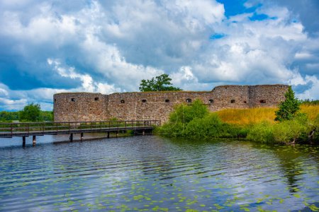 Téléchargez les photos : Ruine du château de Kronoberg près de Vaxjo en Suède
. - en image libre de droit