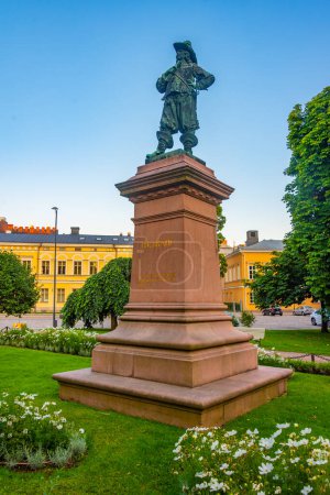 Téléchargez les photos : Turku, Finlande, 19 juillet 2022 : Statue de Per Brahe à Turku, Finlande. - en image libre de droit