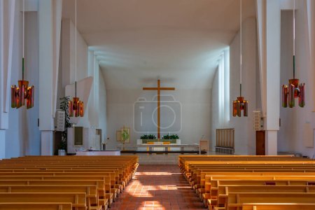 Téléchargez les photos : Seinajoki, Finlande, 24 juillet 2022 : Intérieur de l'église Lakeuden Risti dans la ville finlandaise Seinajoki . - en image libre de droit