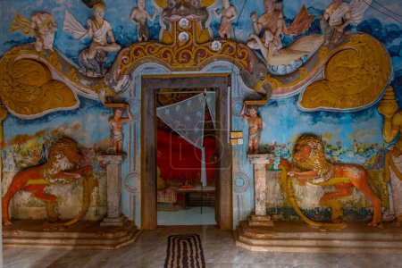 Téléchargez les photos : Sigiriya, Sri Lanka, 4 février 2022 : Sanctuaire bouddhiste à la montagne Pidurangala au Sri Lanka. - en image libre de droit