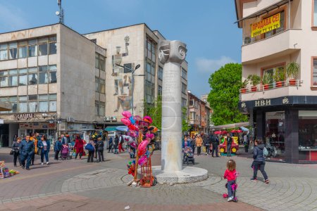Téléchargez les photos : Pazardjik, Bulgarie, 22 avril 2022 : Vue d'une rue dans le centre de Pazardjik, Bulgarie. - en image libre de droit