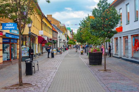 Téléchargez les photos : Ystad, Suède, 13 juillet 2022 : Rue commerciale à Ystad, Suède.. IMAGE - en image libre de droit