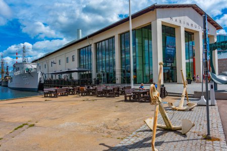 Foto de Karlskrona, Suecia, 14 de julio de 2022: Museo marítimo en el puerto de Karlskrona, Suecia.IMAGEN - Imagen libre de derechos