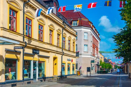 Téléchargez les photos : Karlshamn, Suède, 14 juillet 2022 : Rue commerciale à Karlshamn, Suède.. IMAGE - en image libre de droit