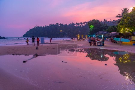 Téléchargez les photos : Mirissa, Sri Lanka, 22 janvier 2022 : Mirissa beach during sunset at Sri Lanka. - en image libre de droit