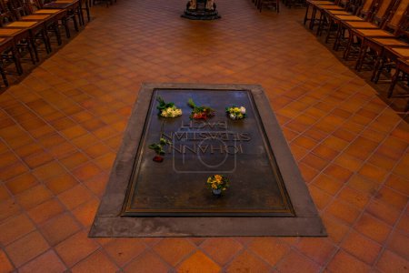 Photo for Leipzig, Germany, August 8, 2022: Tomb of Johann Sebastian Bach at the Saint Thomas church in German town Leipzig. - Royalty Free Image