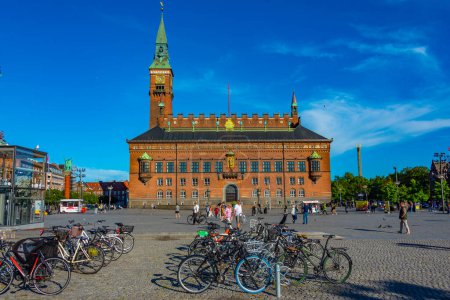 Téléchargez les photos : Copenhague, Danemark, 23 juin 2022 : Vue de la mairie de Copenhague par temps ensoleillé. - en image libre de droit