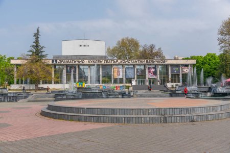 Téléchargez les photos : Pazardjik, Bulgarie, 22 avril 2022 : Théâtre Konstantin Velichkov dans le centre de Pazardjik, Bulgarie. - en image libre de droit
