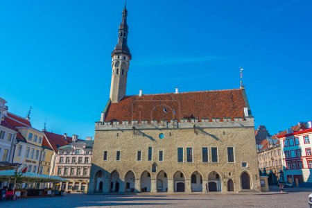 Téléchargez les photos : Tallinn, Estonie, 30 juin 2022 : Hôtel de ville dans la vieille ville de Tallinn, Estonie.. - en image libre de droit
