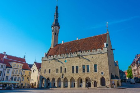 Téléchargez les photos : Tallinn, Estonie, 30 juin 2022 : Hôtel de ville dans la vieille ville de Tallinn, Estonie.. - en image libre de droit