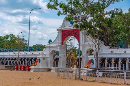 Téléchargez les photos : Kataragama, Sri Lanka, 27 janvier 2022 : Sanctuaire Maha Devale à Kataragama, Sri Lanka. - en image libre de droit