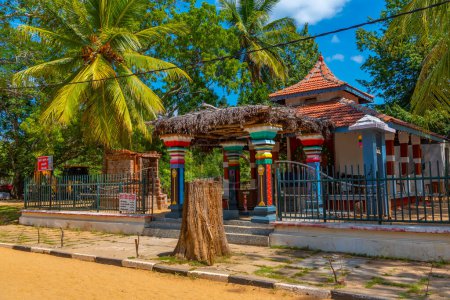 Téléchargez les photos : Kataragama, Sri Lanka, 27 janvier 2022 : Kataragama représente un important lieu de pèlerinage au Sri Lanka important pour les bouddhistes, les hindous, les musulmans et le peuple Veddah. - en image libre de droit