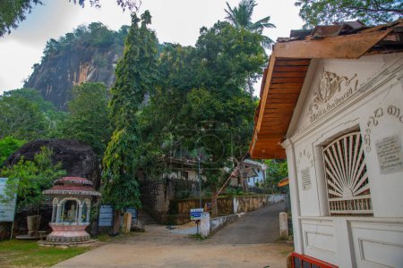 Téléchargez les photos : Tangalle, Sri Lanka, 23 janvier 2022 : Temples rocheux Mulkirigala au Sri Lanka. - en image libre de droit