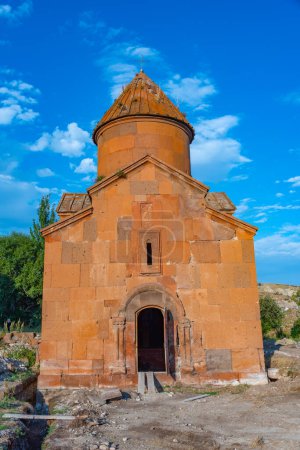 Vista del atardecer de la iglesia de Marmashen en Armenia