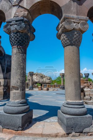 Ruinas de la Catedral de Zvartnots en Armenia
