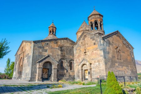 Sommertag im Saghmosavank-Kloster in Armenien