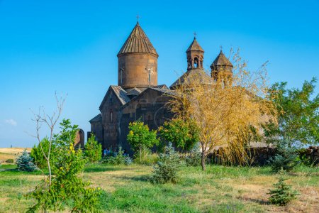 Journée d'été au monastère Saghmosavank en Arménie