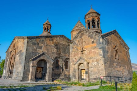Día de verano en el monasterio de Saghmosavank en Armenia