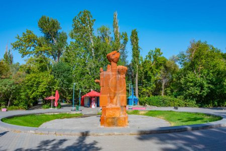 Téléchargez les photos : Monument des amoureux au parc de la Victoire à Erevan, Arménie - en image libre de droit