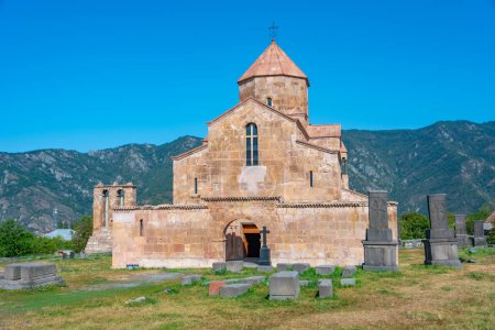 Día de verano en la Iglesia de Odzun en Armenia