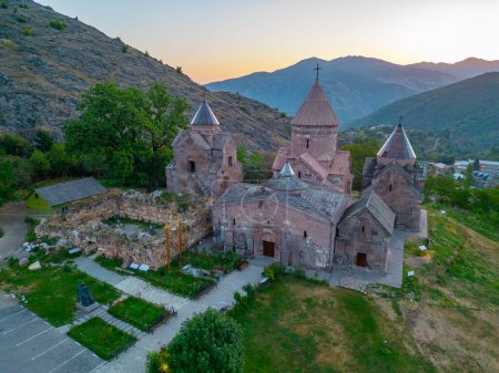 Sonnenaufgang Blick auf das Goschavank-Kloster in Armenien