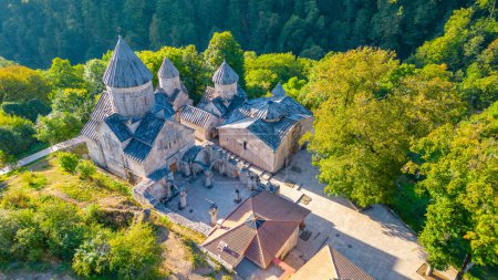 Sonniger Tag im Kloster Haghartsin in Armenien