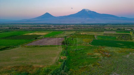 Téléchargez les photos : Vue du lever du soleil sur la montagne Ararat en Turquie - en image libre de droit