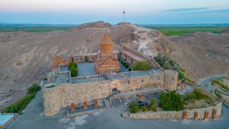 Vue du lever du soleil du monastère de Khor Virap devant la montagne d'Ararat en Arménie