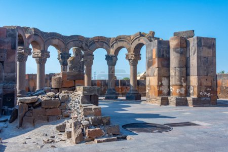 Ruinas de la Catedral de Zvartnots en Armenia
