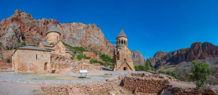 Téléchargez les photos : Journée d'été au monastère Noravank en Arménie - en image libre de droit