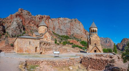Téléchargez les photos : Journée d'été au monastère Noravank en Arménie - en image libre de droit