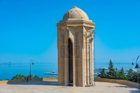 Shahidlar Monumento en la capital de Azerbaiyán Bakú