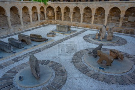 Téléchargez les photos : Ruines sur la place du bazar à Bakou, Azerbaïdjan - en image libre de droit