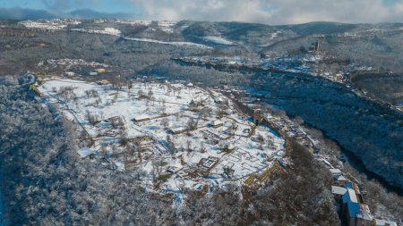 Vista aérea de invierno de la fortaleza de Trapezitsa en Veliko Tarnovo, Bulgaria