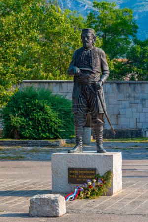 Statue von Luka Vukalovic in der bosnischen Stadt Trebinje