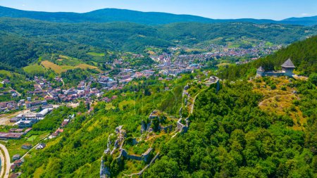 Téléchargez les photos : Vue panoramique de la ville de Kljuc en Bosnie-Herzégovine - en image libre de droit