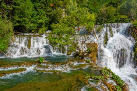 Grandes cascadas de Una en Bosnia y Herzegovina