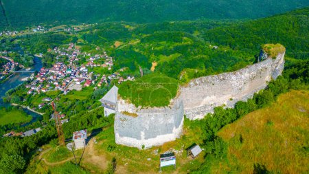 Téléchargez les photos : Vieille ville d'Ostrovica et Kulen Vakuf en Bosnie-Herzégovine - en image libre de droit