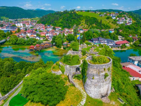 Téléchargez les photos : Château de Bosanska Krupa ville en Bosnie-Herzégovine - en image libre de droit
