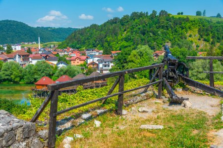 Téléchargez les photos : Riverisde de Una à Bosanska Krupa en Bosnie-Herzégovine - en image libre de droit