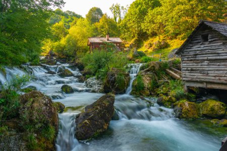 Téléchargez les photos : Cascade de Krupa en Bosnie-Herzégovine - en image libre de droit