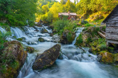 Téléchargez les photos : Cascade de Krupa en Bosnie-Herzégovine - en image libre de droit