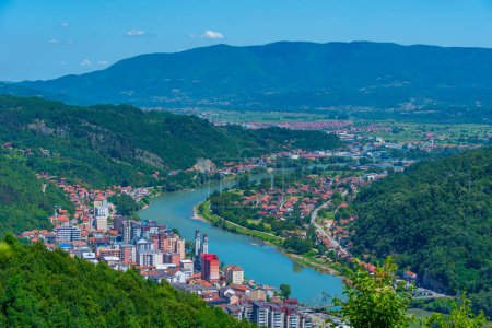 Foto de Panorama de la ciudad bosnia Zvornik - Imagen libre de derechos