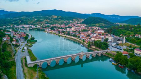 Sonnenaufgang auf der Mehmed Pasa Sokolovic Brücke in Visegrad, Bosnien und Herzegowina