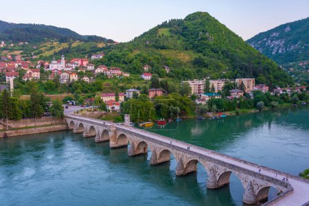 Sonnenaufgang auf der Mehmed Pasa Sokolovic Brücke in Visegrad, Bosnien und Herzegowina