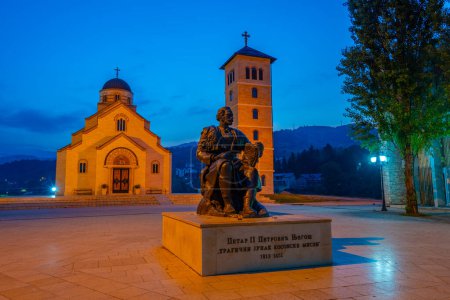 Beleuchtete Kirche des Heiligen Zaren Lazarus in Andricgrad, Visegrad, Bosnien und Herzegowina