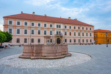 Plaza de la Santísima Trinidad en el casco antiguo de Osijek, Croacia
