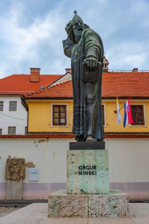 Statue de Grgur Ninski dans la ville croate Varazdin